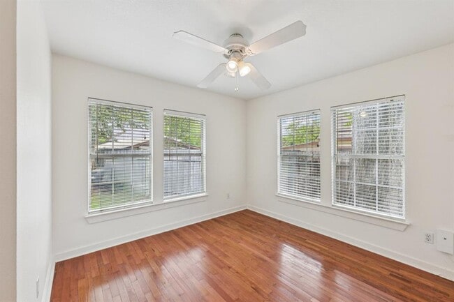 Building Photo - 903 Chote Ave