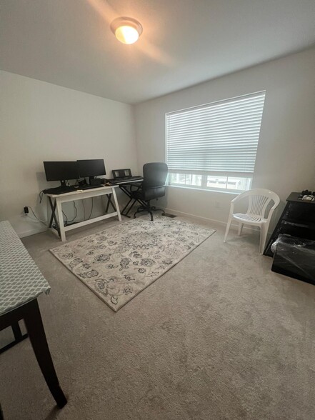 Building Photo - 637 Lillibrook Pl