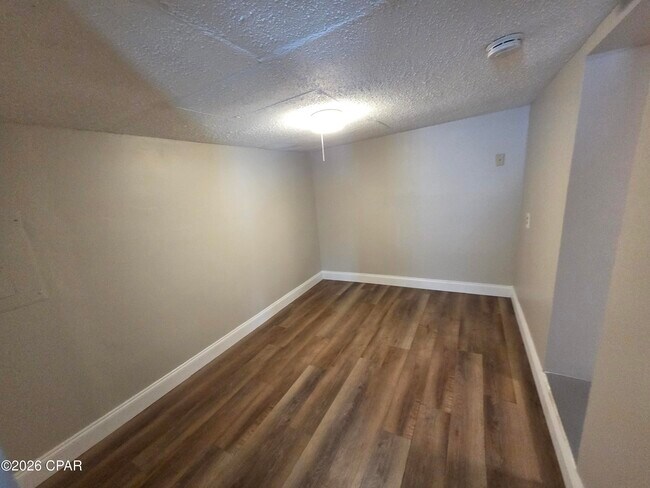 Building Photo - 1525 Oak Ave