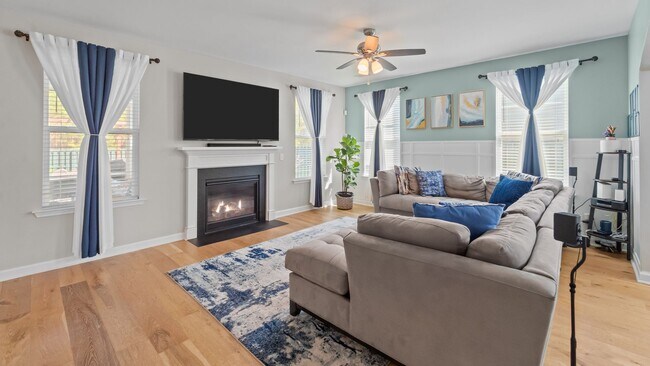 Building Photo - Beautifully Upgraded Home with Outdoor Fire Pit and Fenced Backyard in Buckhead East