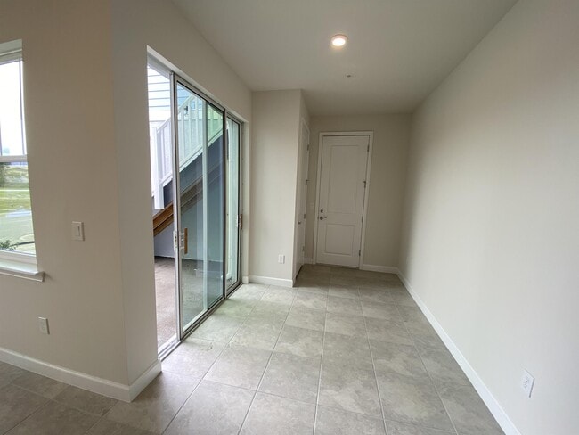 Building Photo - 9005 Via Di Canti Dr