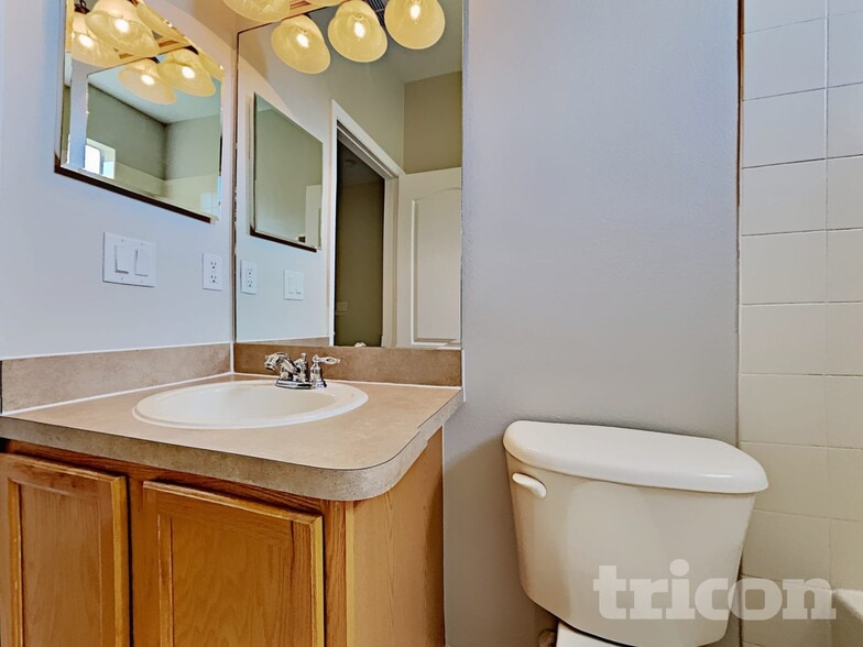 Building Photo - 221 Fern Gulley Dr