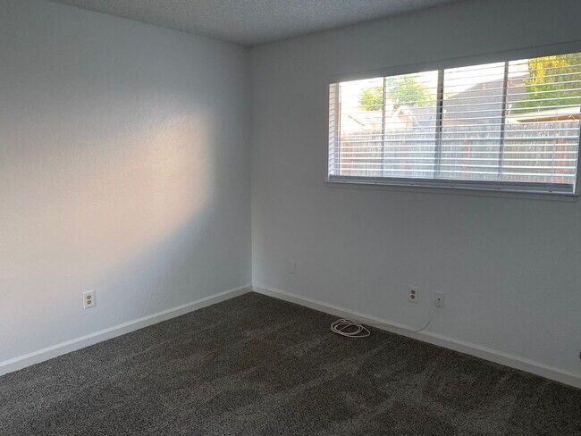 Building Photo - Spacious 2bd/2ba Fair Oaks Duplex with Garage