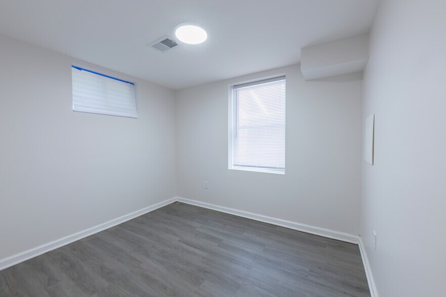 Building Photo - 4502 Eads Plz NE