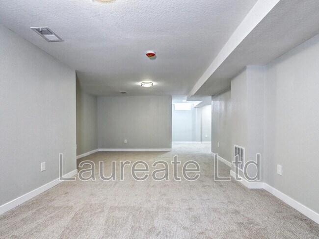 Building Photo - 3033 Leyden St