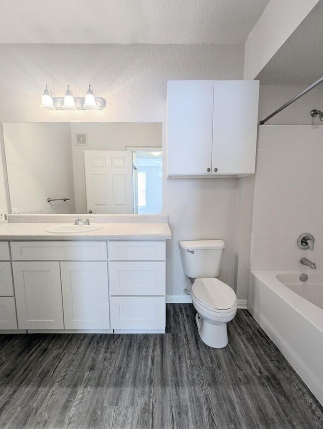 Building Photo - Modern 2BR/2BA Condo Near Ivanhoe Village – Move-In Ready!