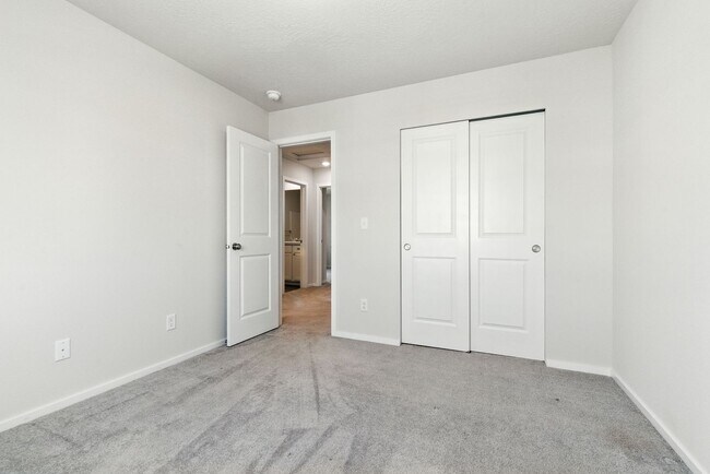Building Photo - Beautifully Maintained Home in Coveted HOA...