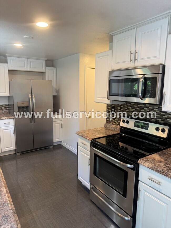 Building Photo - Spacious 4-Bedroom Upper-Level Home with Fireplace, Bonus Room & Large Deck