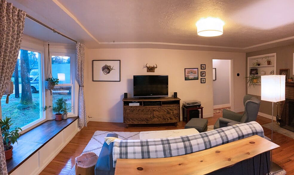 Building Photo - 5023 NE Sumner St