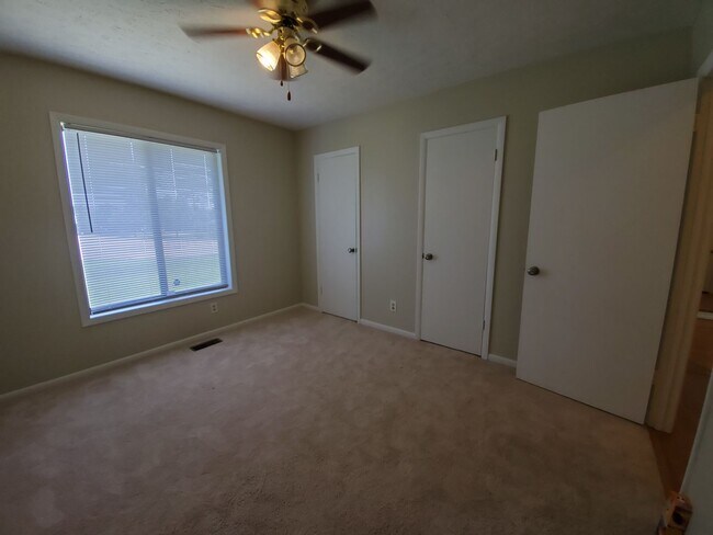 Building Photo - 6400 Hollyhock Ct