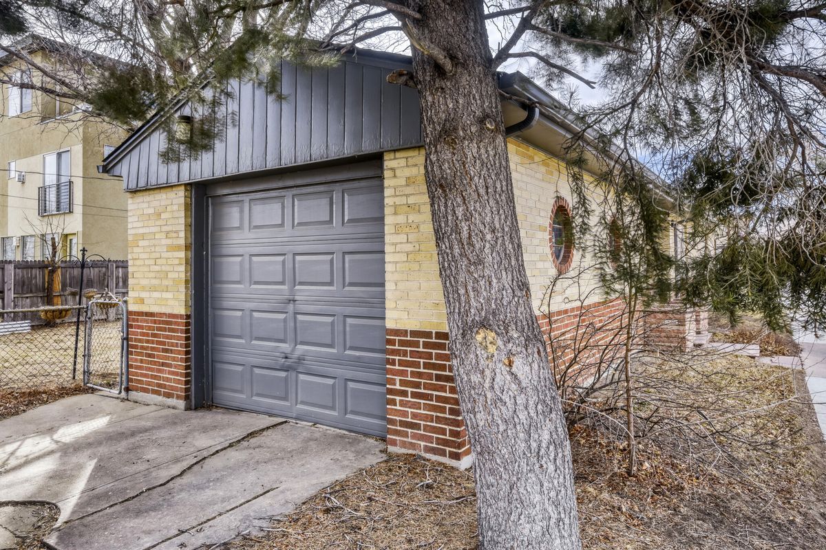 Building Photo - 2160 Osceola St