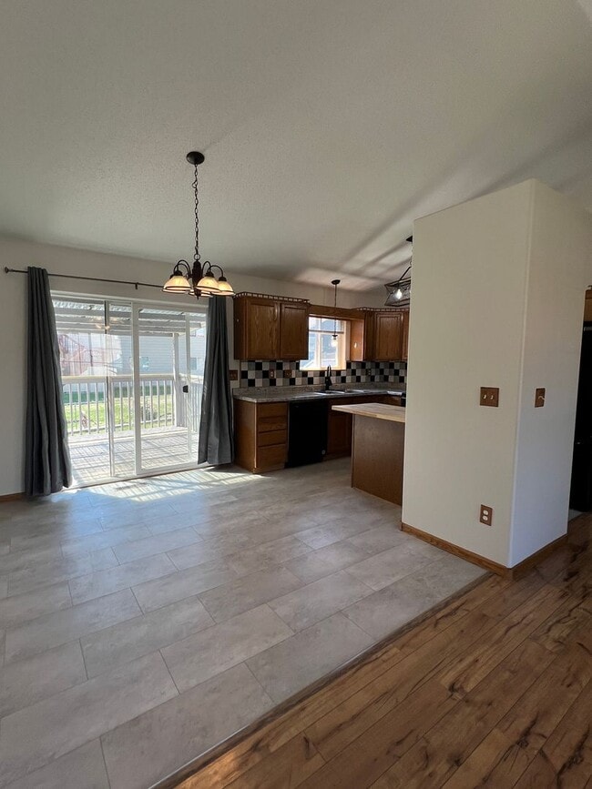 Building Photo - 4 Bedroom, 2 Bath Home for Rent