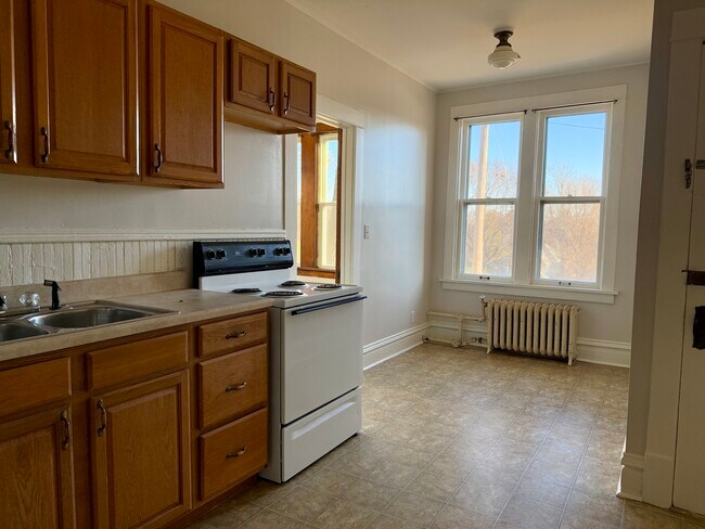 Building Photo - 632 Wilson Ave