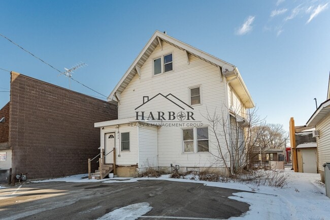 Building Photo - 917 N Broadway Ave