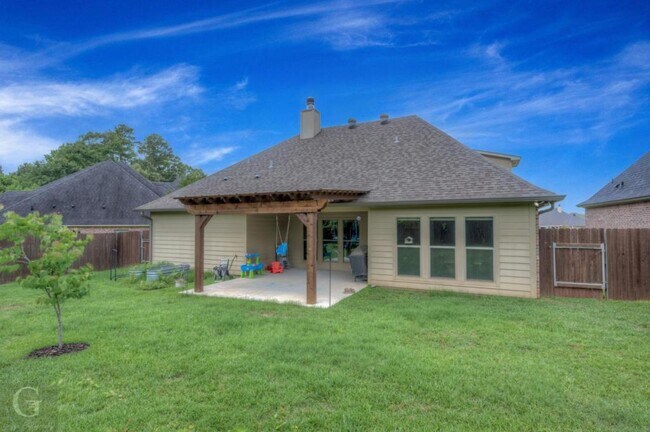 Building Photo - 364 Wood Springs