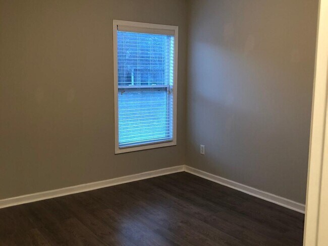 Building Photo - 2268 White Alder Dr NE