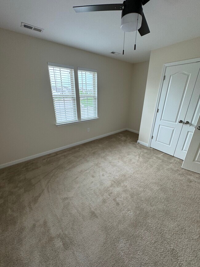 Building Photo - 6901 Swanhaven Dr