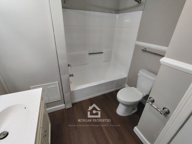 Building Photo - 412 N Lincoln Ave