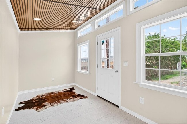 Building Photo - 8417 Macarena Dr
