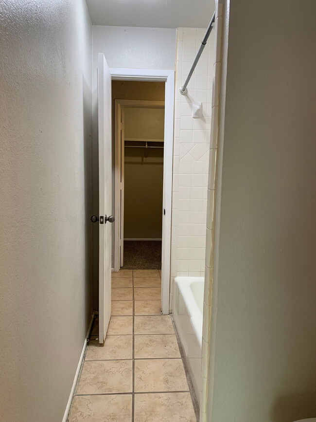 Building Photo - Cute duplex in North Lubbock