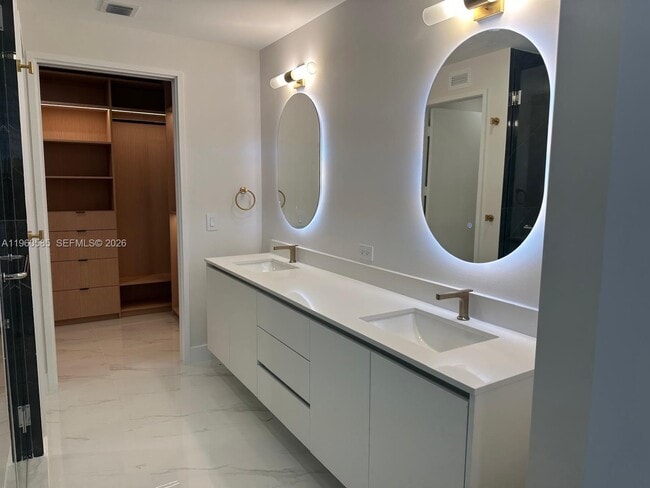 Building Photo - 700 NE 24th St