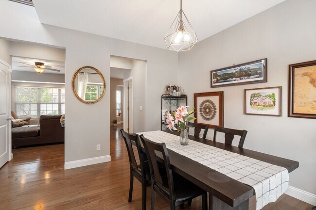 Building Photo - Stunning 4-bedroom, 2.5-bathroom rental of...