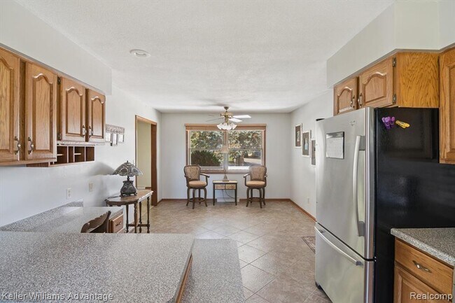 Building Photo - 245 Lynbrook Dr