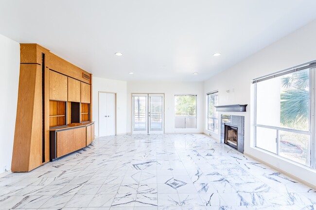 Building Photo - 1302 Marina Bay Dr