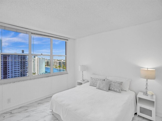 Building Photo - 2501 S Ocean Dr