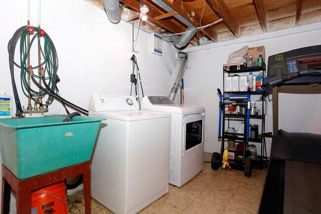 Building Photo - 1616 Washtenaw Ave