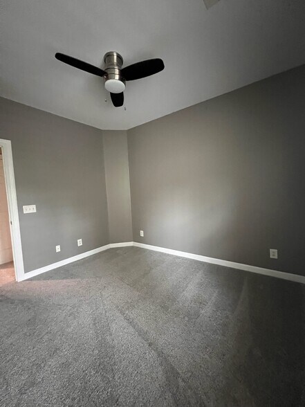 Building Photo - 101 Golf View Ln