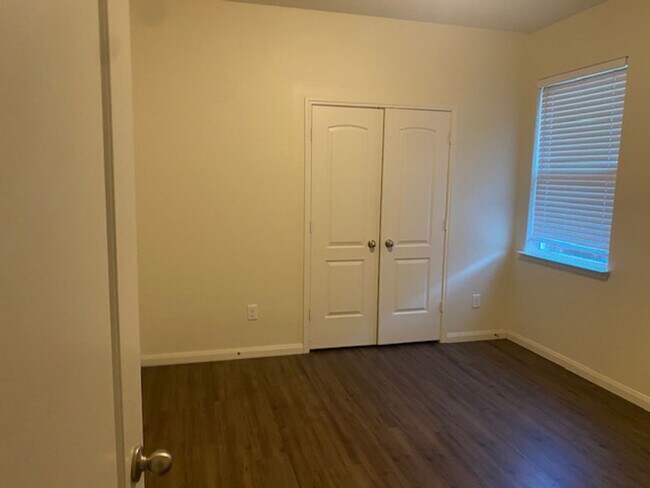 Building Photo - Awesome in Anna