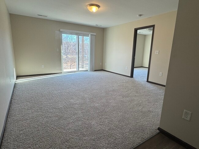 Building Photo - 460 RJ Dr