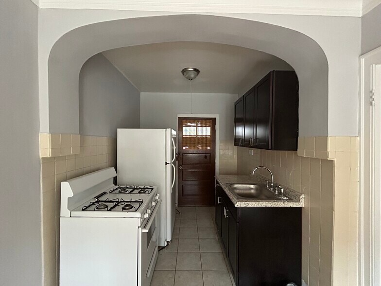 Primary Photo - 4628 N Wolcott Ave