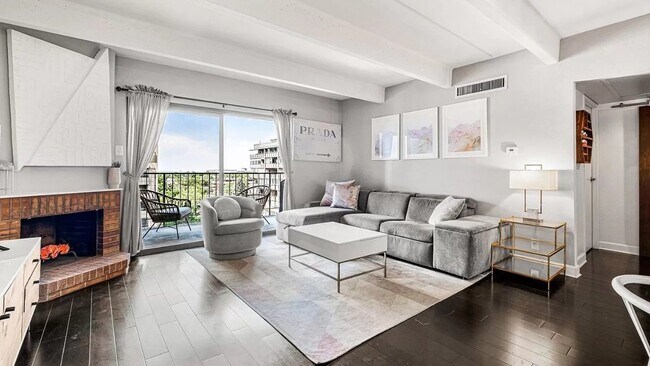 Building Photo - Luxurious 2 Bed, 2 Bath Condo with Stunning Views in Governor's Park!