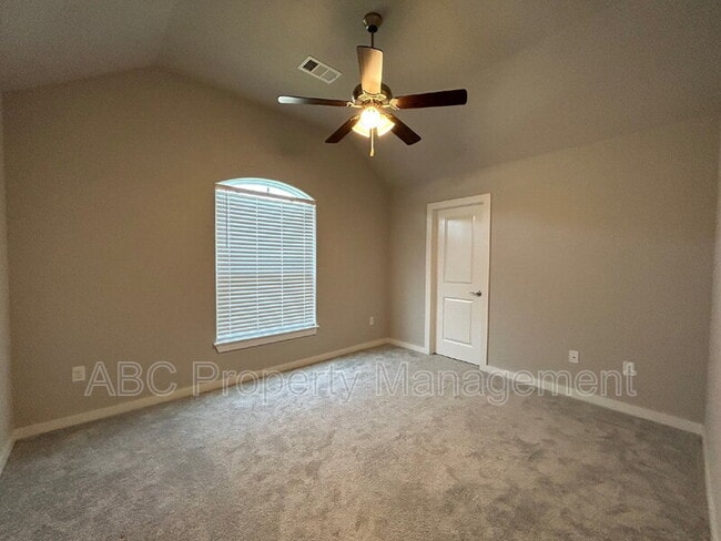 Building Photo - 350 S Emerald Woods Run