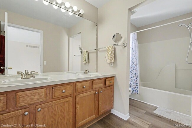 Building Photo - 7055 Oakridge Dr