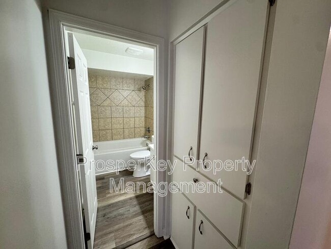 Building Photo - 6428 Luna Dr