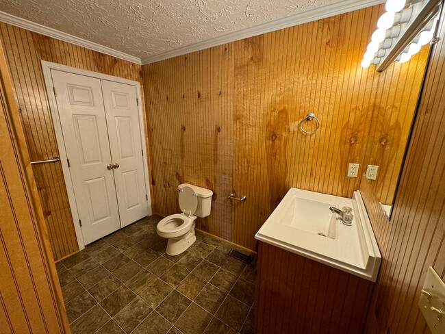 Building Photo - 4 BD, 2 BA Cozy Home in Martin, TN!