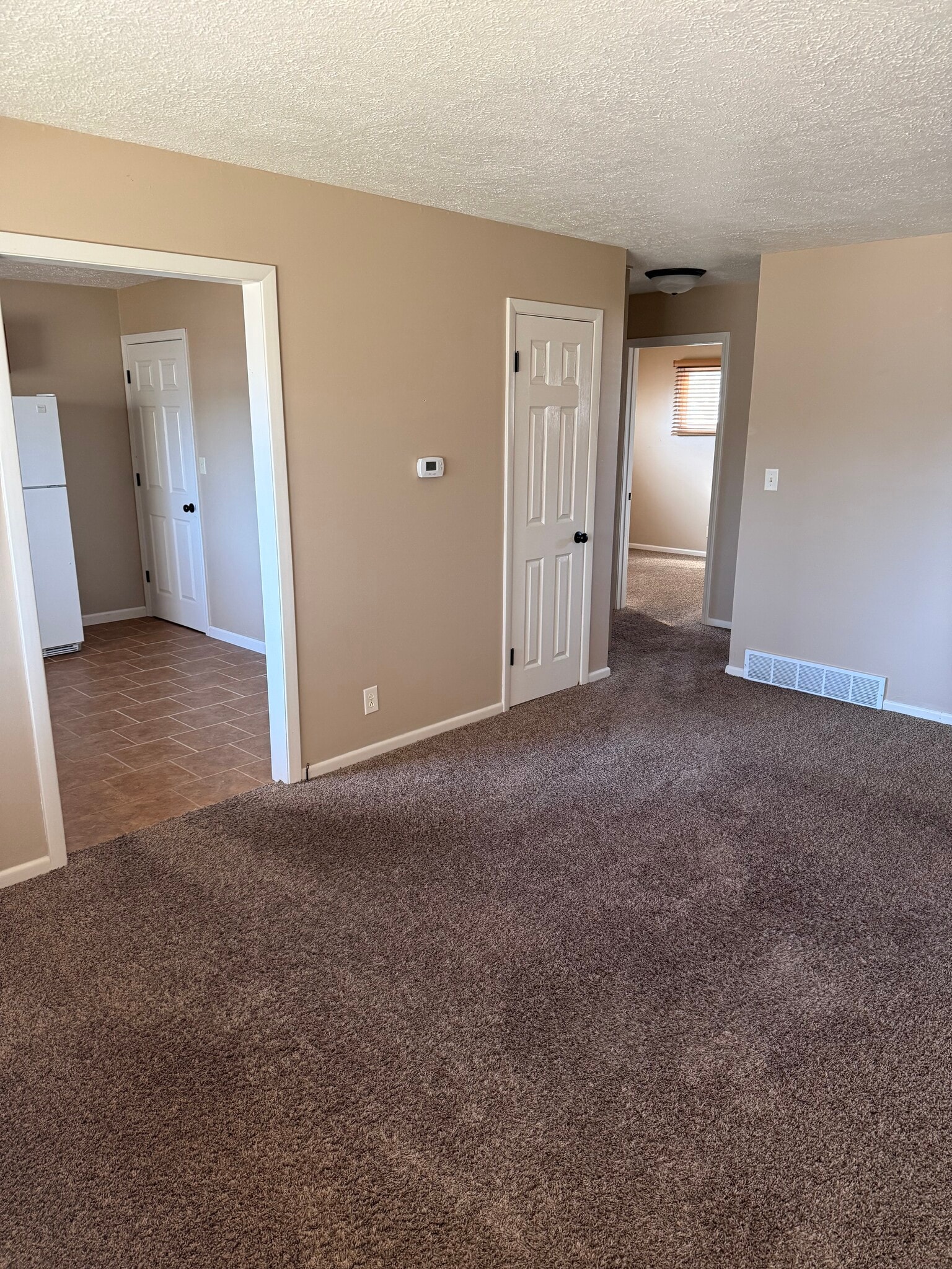 Building Photo - 338 E Jewell Ave