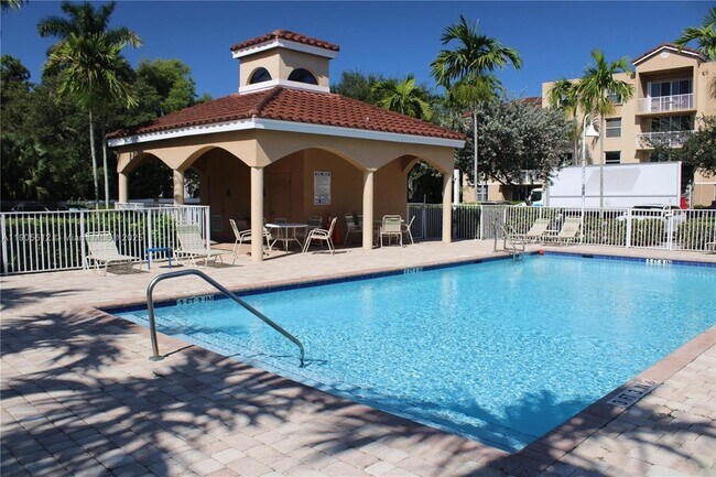 Building Photo - 519 E Sheridan St