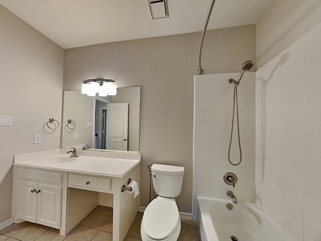 Building Photo - 1417 Tree Farm Dr