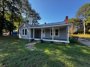 Building Photo - Single Family 2 Bed / 1 Bath (Deep Cleaning July 10, 2026)