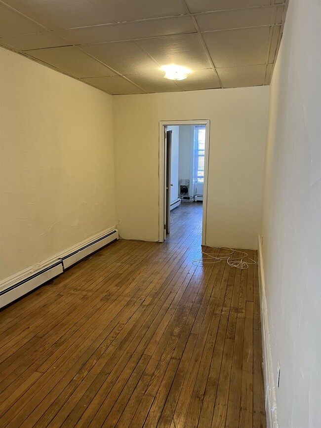 Building Photo - 925 Park Ave