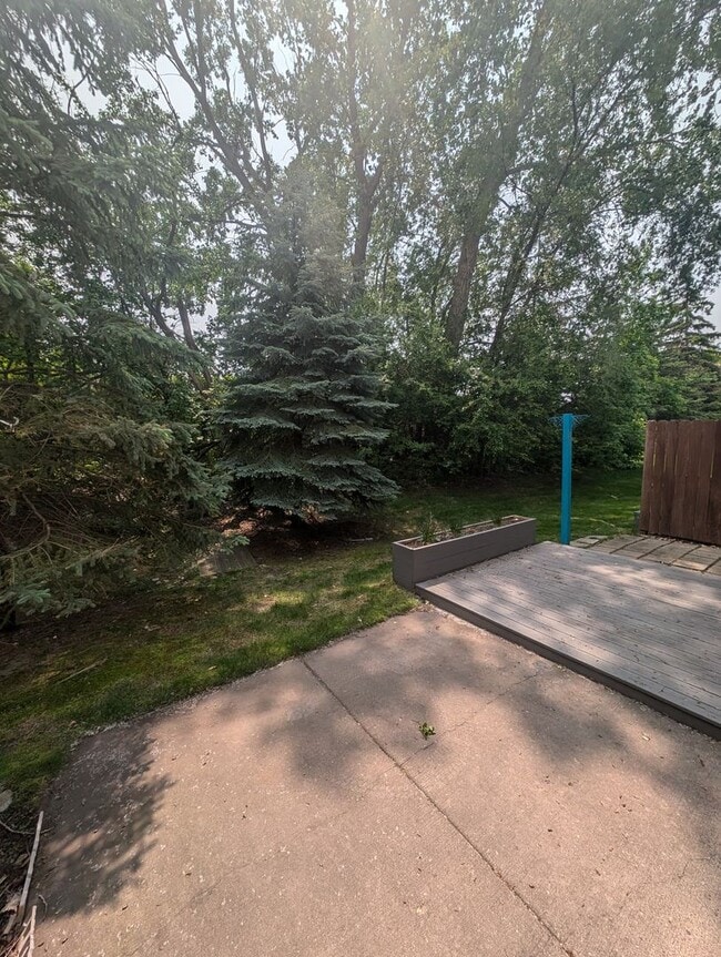 Building Photo - Updated 3BR Townhome in Eagan – Close to S...
