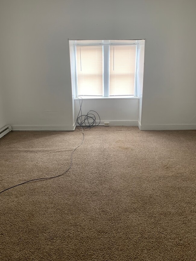 Building Photo - 3-5 Bedroom House Near York College-York C...