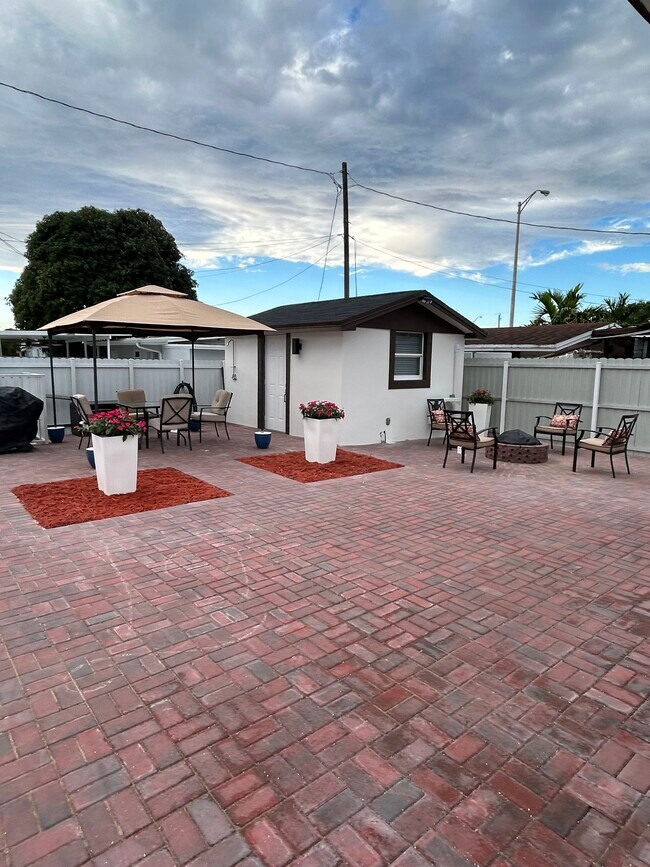 Building Photo - 680 E 8th Ave