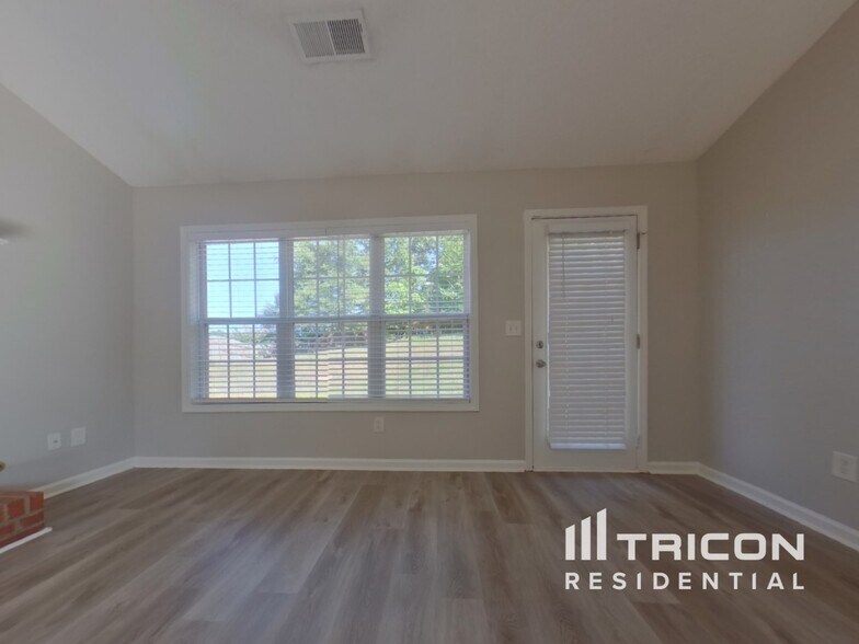 Building Photo - 107 Bainbridge Way