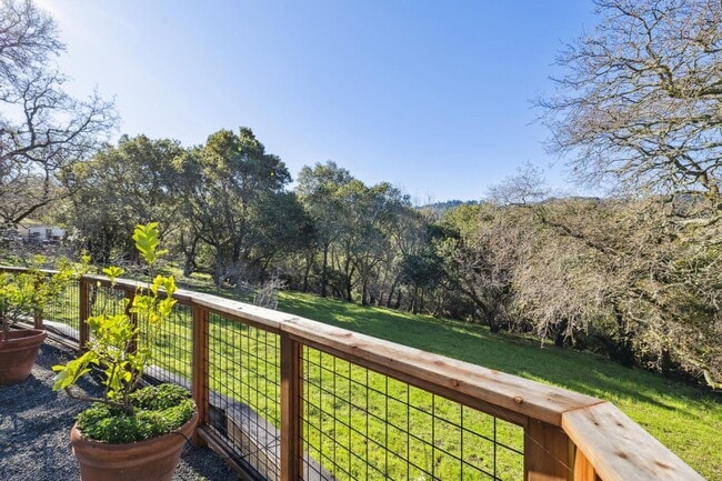 Building Photo - Charming 4BR Home Available in Private Portola Valley Cul de Sac