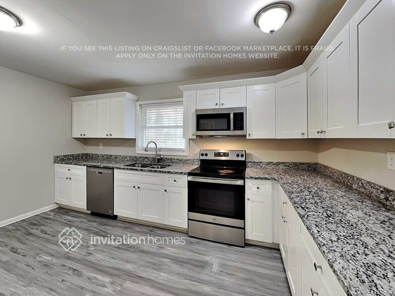Building Photo - 2398 Lilla Cir SW